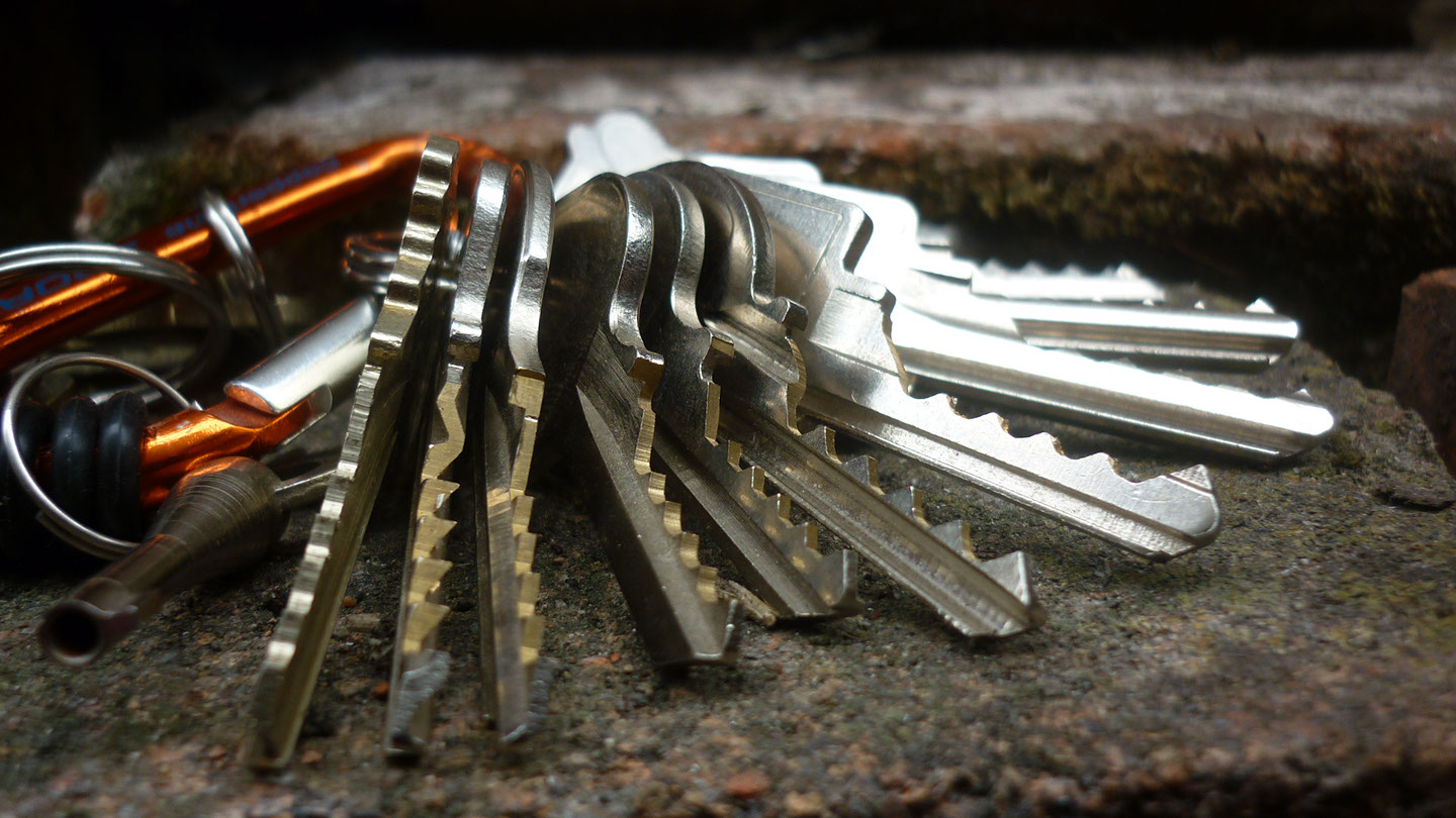 Bristol Locksmith Service. Lock outs. Keys locked in the car. Upvc Door Closing and Locking Problems. Lock replacement,Break in repairs. 